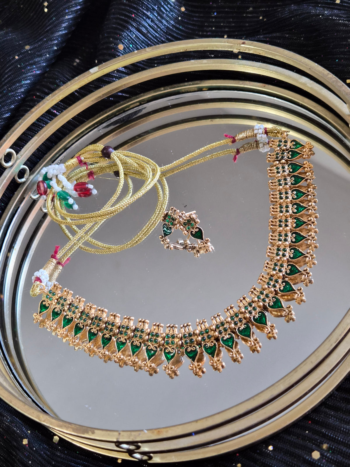 Parure Indienne Émeraude – Motifs Feuilles