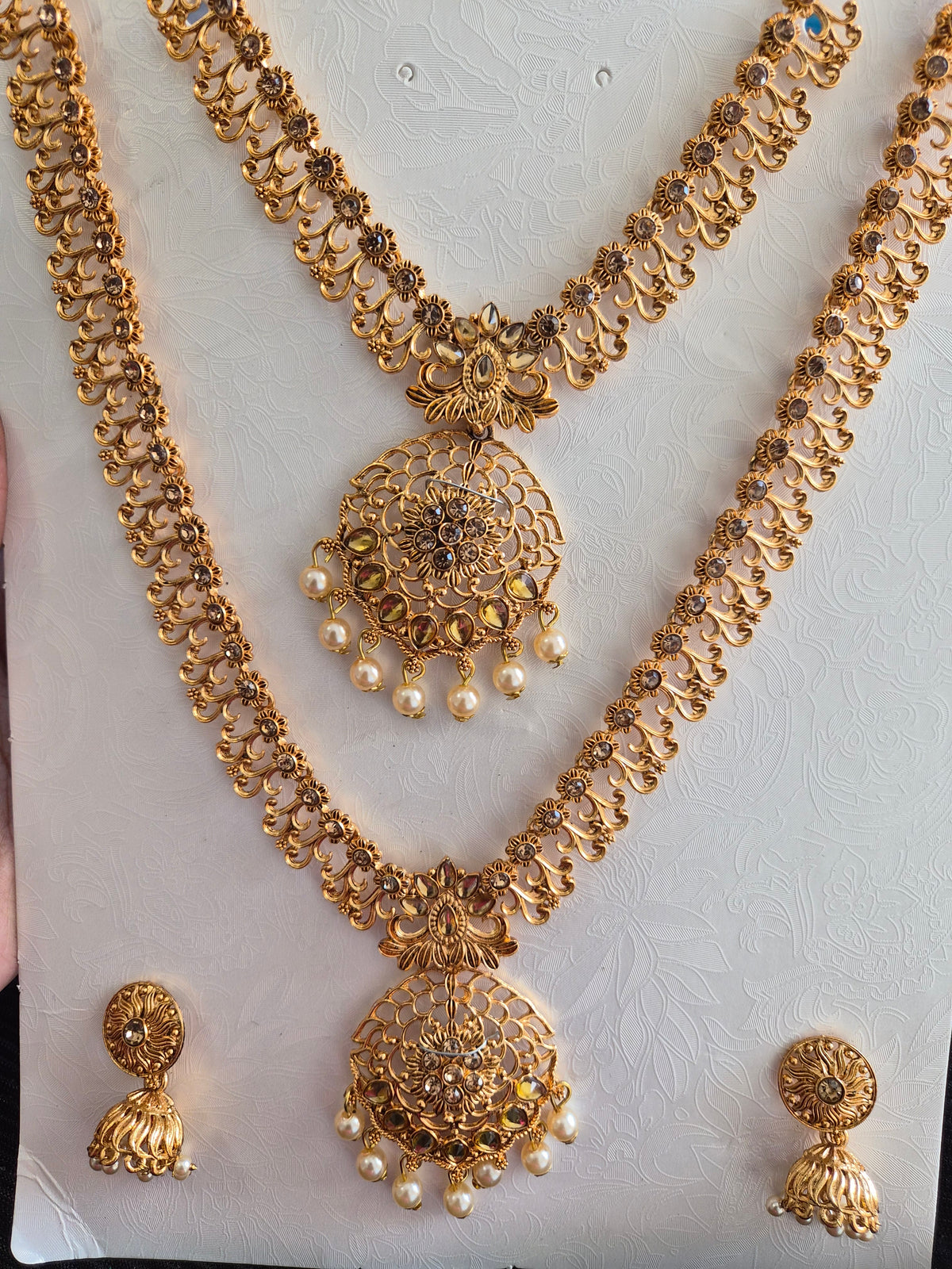 Parure Indienne Dorée – Double Collier & Jhumkas