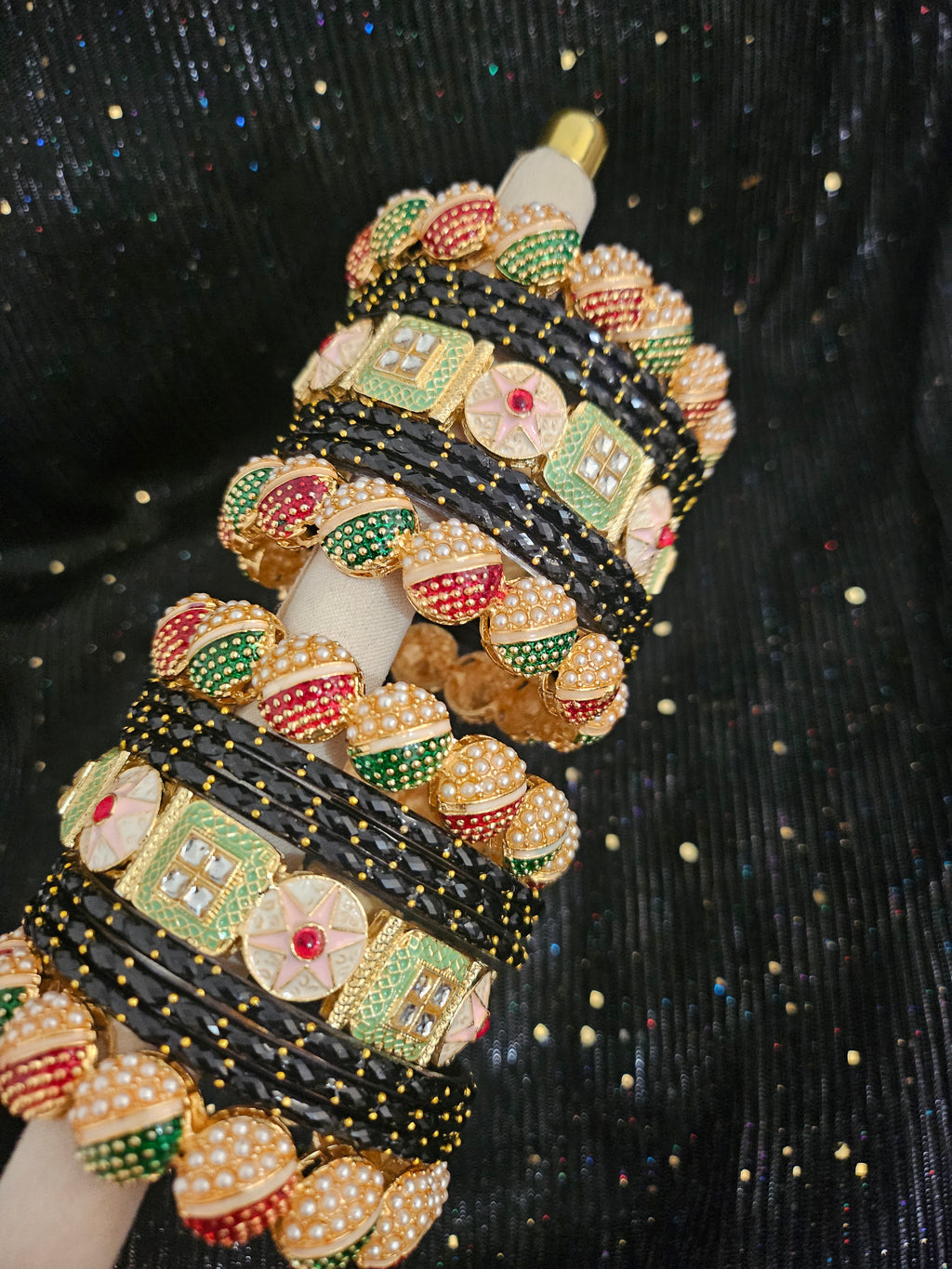 Ensemble de Glass & Kundan Bangles