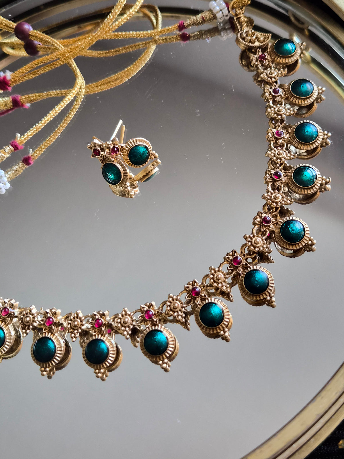 Parure Indienne Émeraude & Rubis – Bijoux Traditionnels