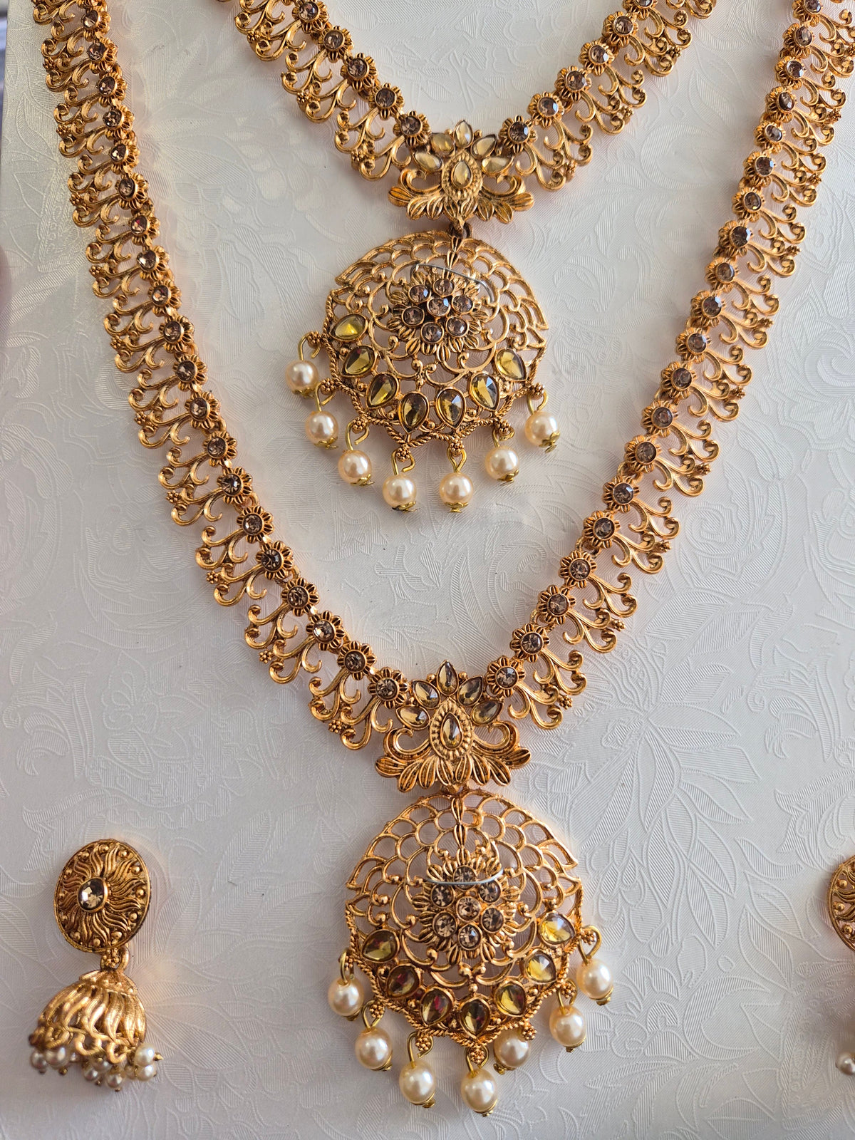Parure Indienne Dorée – Double Collier & Jhumkas