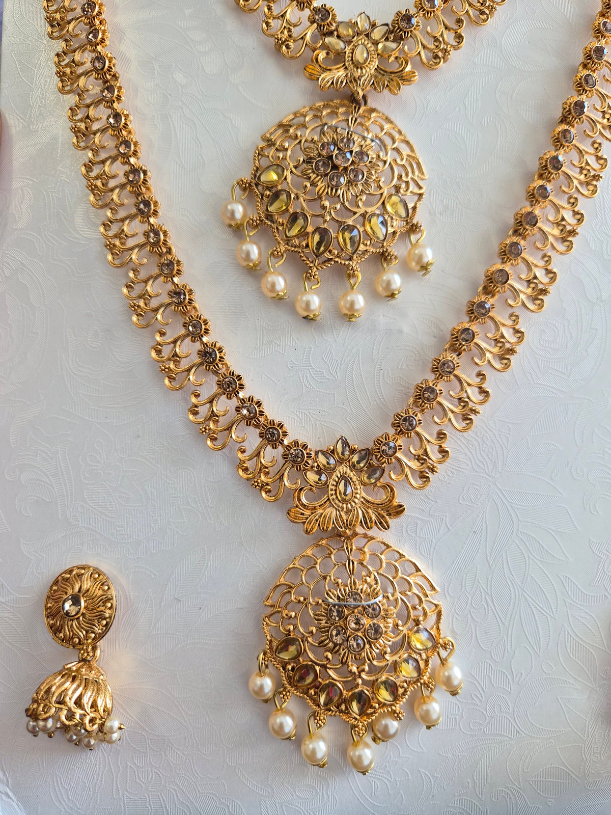 Parure Indienne Dorée – Double Collier & Jhumkas