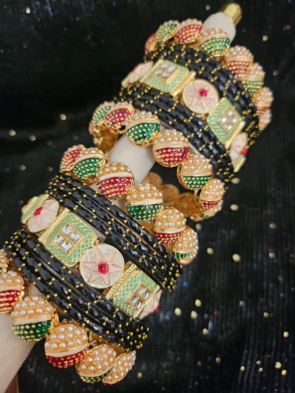 Ensemble de Glass & Kundan Bangles